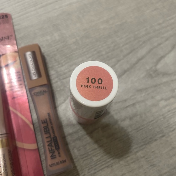 ✨Makeup bundle✨ - Picture 4 of 4